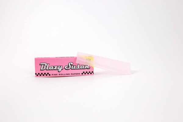 Blazy Susan – Pink Rolling Papers – 1-1/4 | CannaBudget Canada
